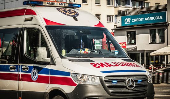 依安租一辆可以平躺病人的车 有专门运送病人的车吗？